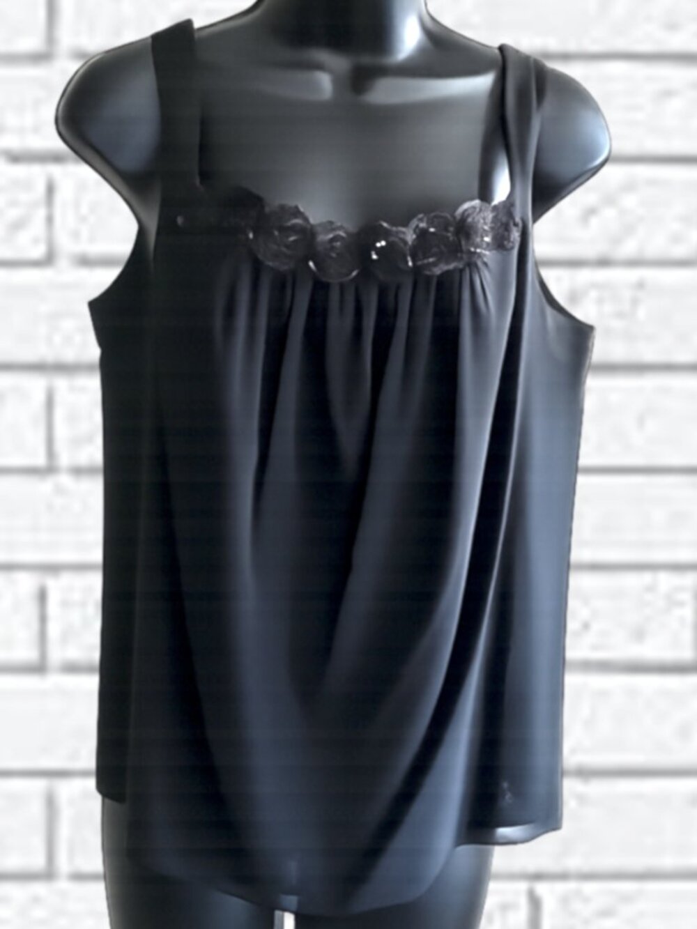 St. John | Floral Rosette Embellishments Sleeveless Blouse